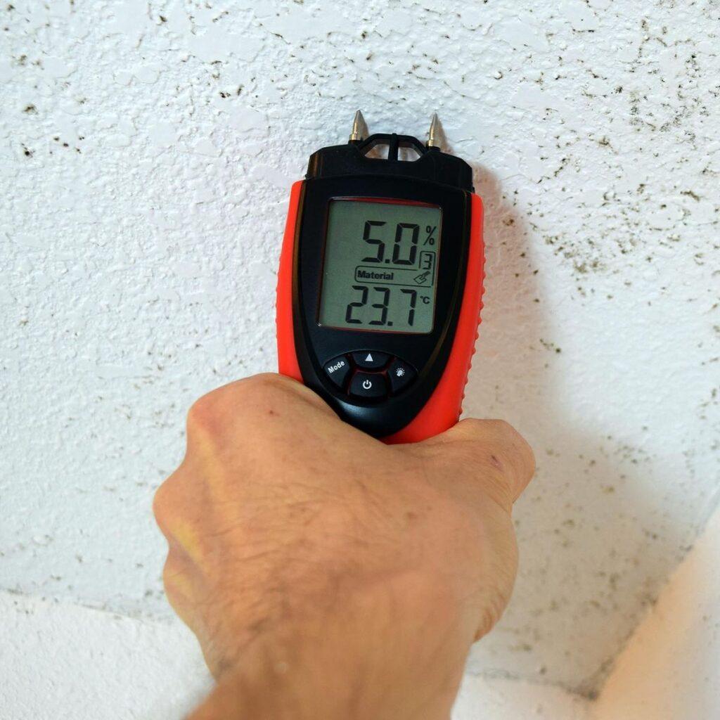 Moisture meter for walls